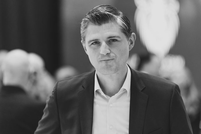 Julien Backhaus beim Talk über sein Buch „Wir brauchen Macher“