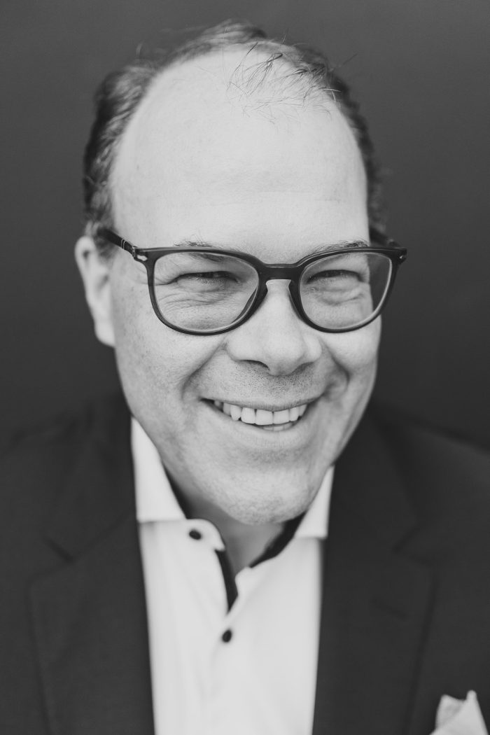 Professionelles Businessporträt von Robert Hoffmann in München, fotografiert von Nathalie Rösch