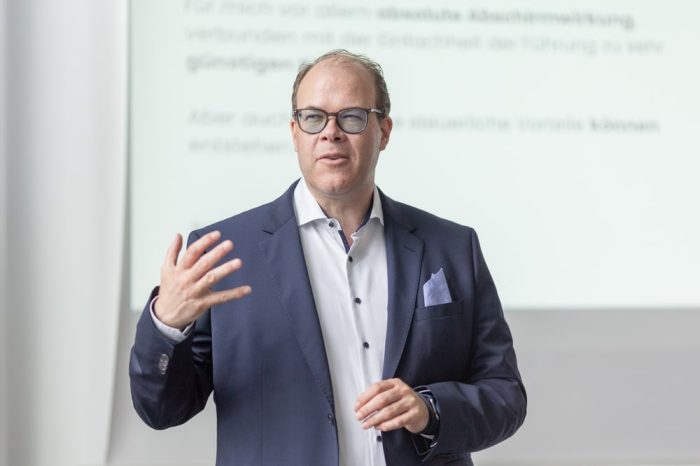 Professionelles Businessporträt von Robert Hoffmann in München, fotografiert von Nathalie Rösch