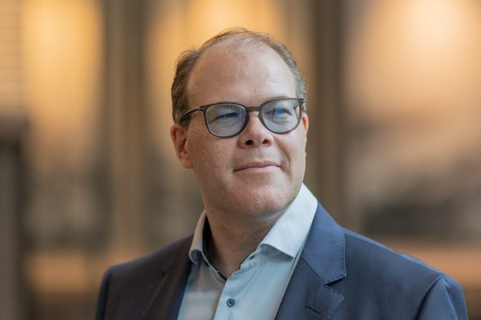 Professionelles Businessporträt von Robert Hoffmann in München, fotografiert von Nathalie Rösch